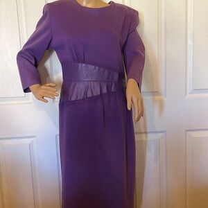 Kwai purple vintage jersey sheath with leather accent on waist sz10